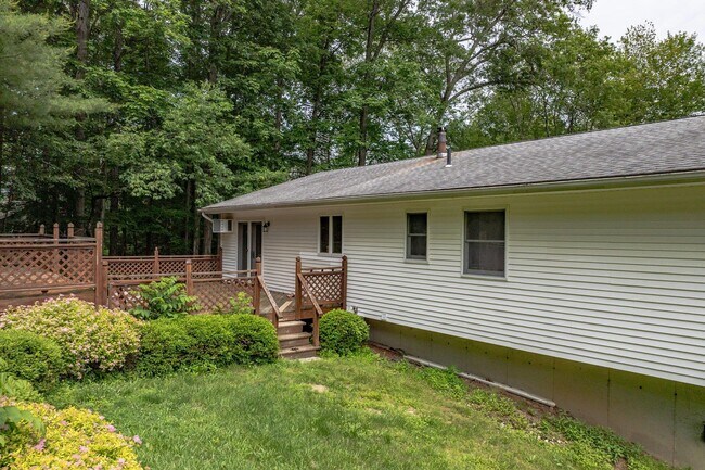 Building Photo - 501 Burlingham Rd