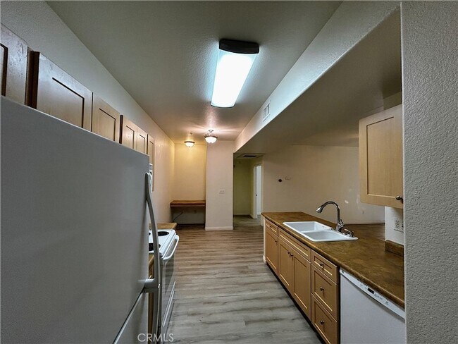 Building Photo - 24909 Madison Ave