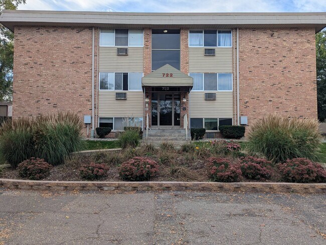 Building Photo - 722 W Kilgore Rd