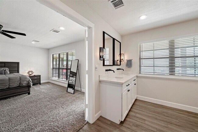 Building Photo - 11303 Twain Dr