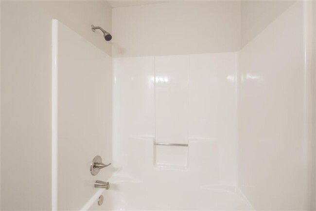 Building Photo - 2010 Lakeside Trail