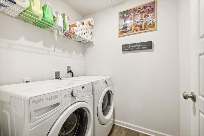 Building Photo - Updated and Move In Ready 4/2 in Cantonment