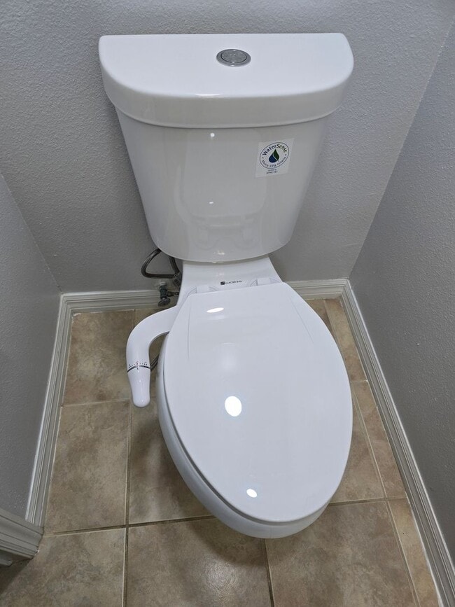 Building Photo - Stunning Fully Renovated Townhouse for rent in Land O' Lakes – Your Dream Home Awaits!