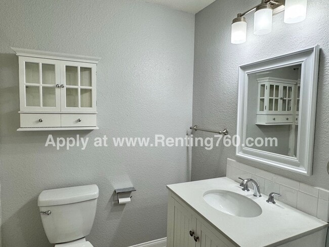 Building Photo - Cozy 3 Bed 2 Bath Home Near Base!