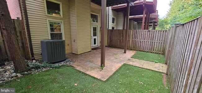 Building Photo - 1353 Templeton Pl