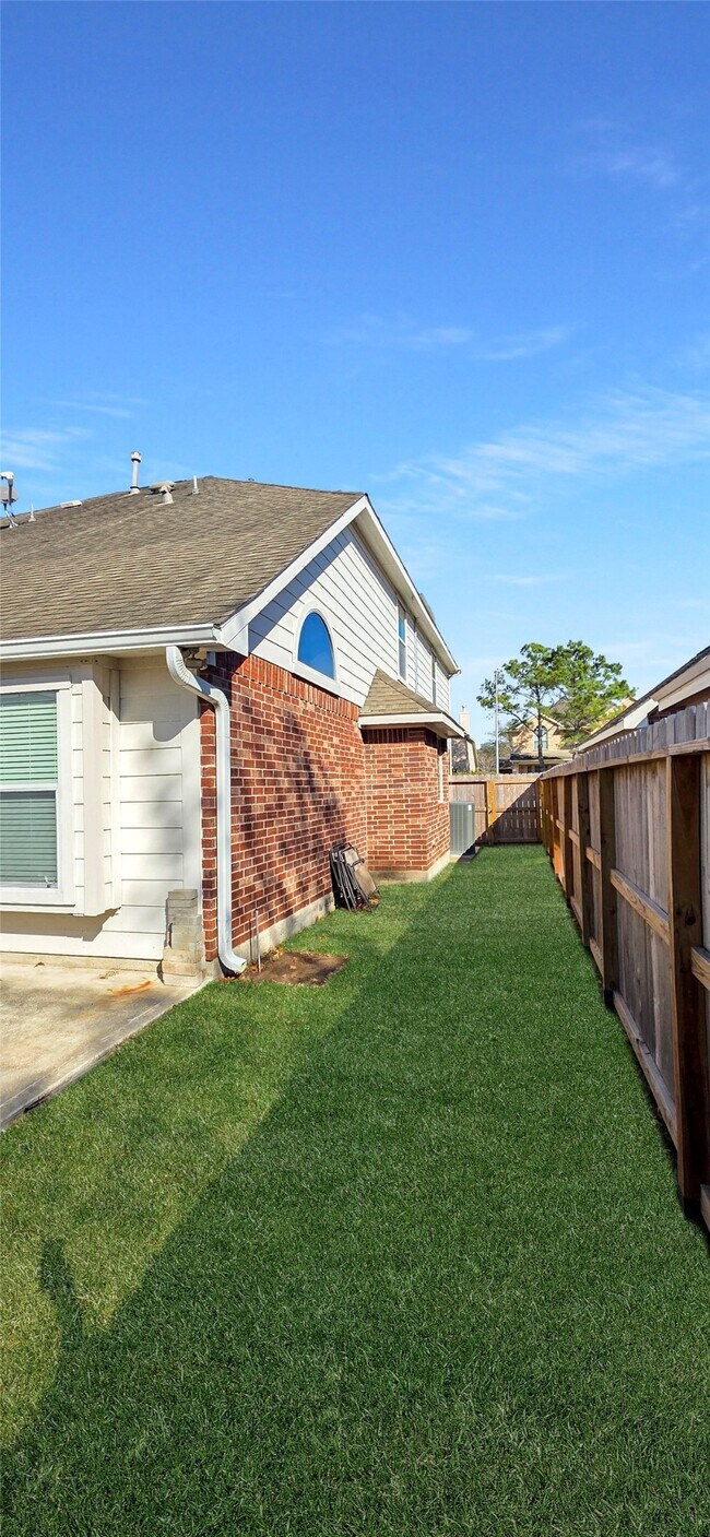 Building Photo - 2202 Drake Falls Dr