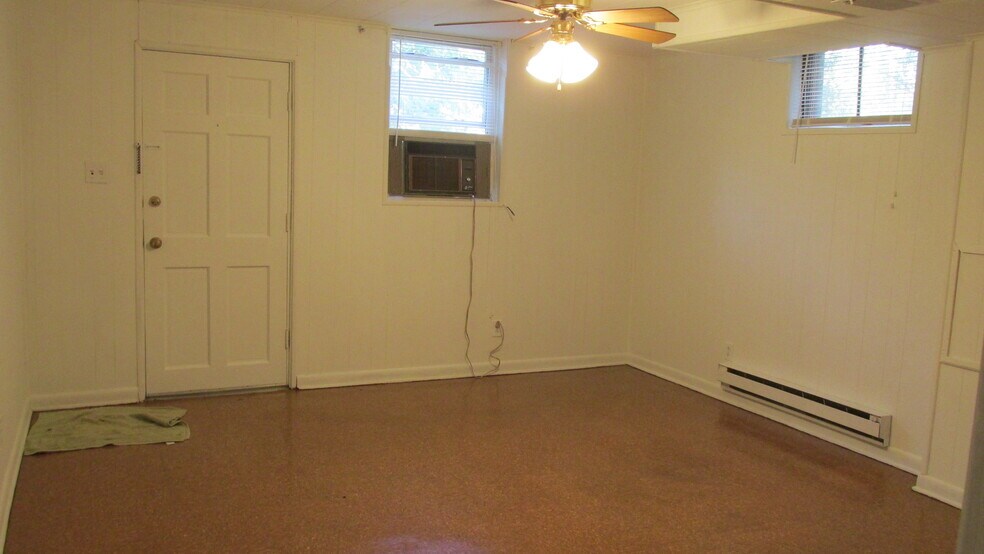 Building Photo - 910 Blenheim Ave