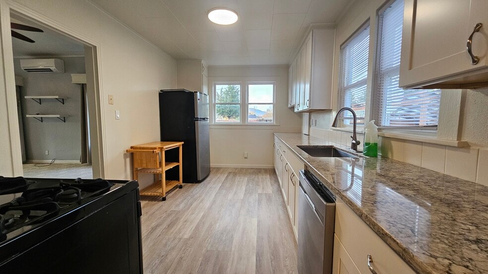 Building Photo - 1105 Curtis St