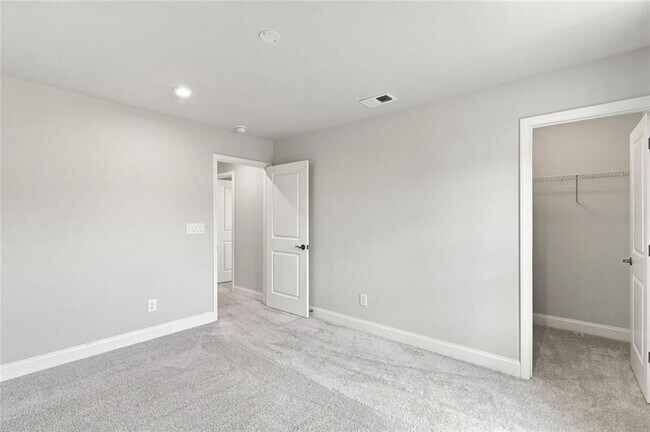 Building Photo - 406 Riverclub Rd