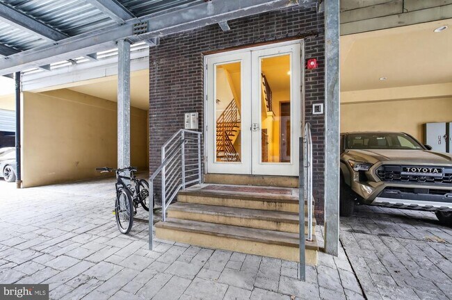 Building Photo - 1535 N Philip St