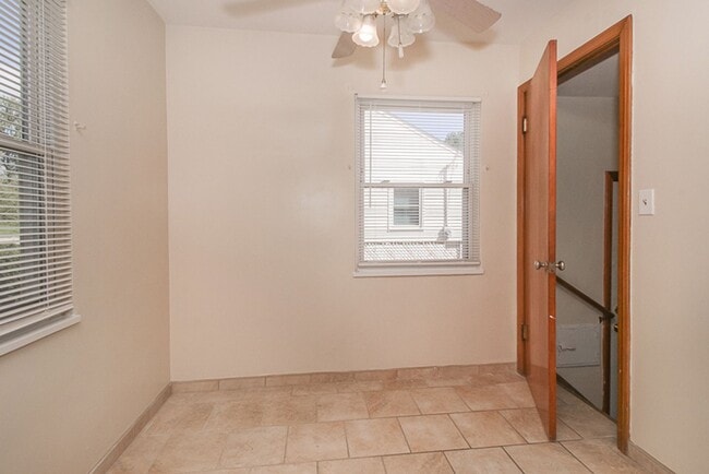 Building Photo - 3 bedroom Spacious Cape Cod!