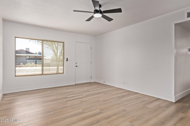 Building Photo - 816 E Saguaro St