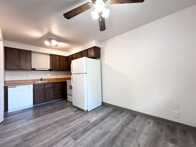Building Photo - 39910 McCormick Dr