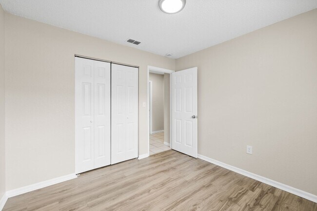 Building Photo - Cute 3/2 home with garage