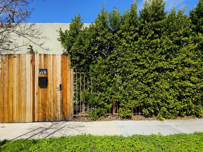 Building Photo - 2711 W 60th St