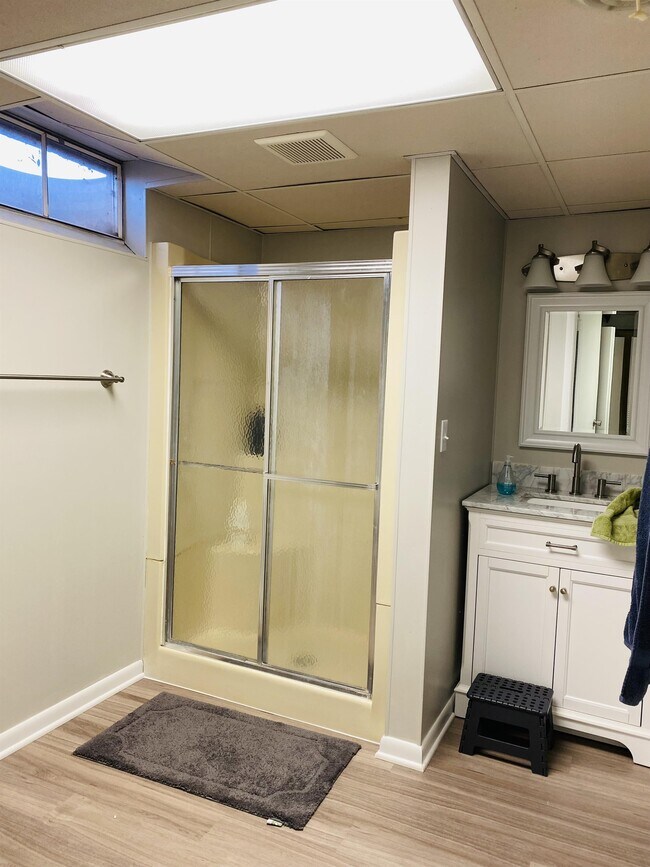 Building Photo - 3629 S Kingsbury Ave