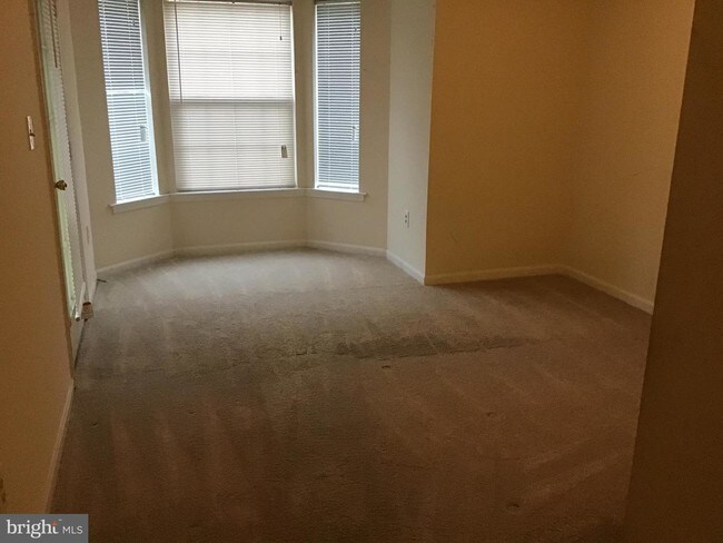 Building Photo - 8961 Town Center Cir