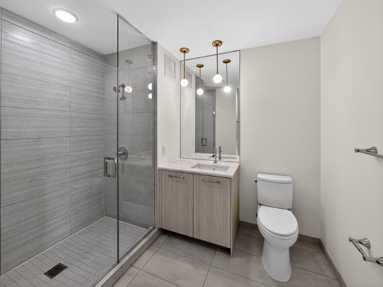 Building Photo - 167 N Desplaines St