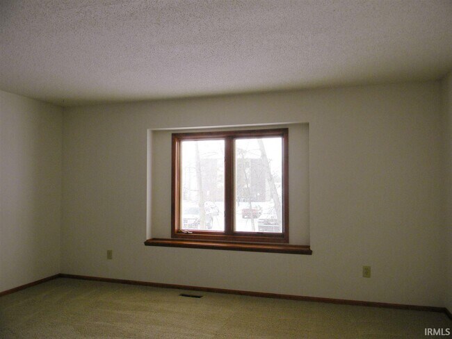 Building Photo - 7455 Montclair Dr