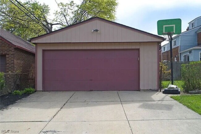 Building Photo - 3549 Bainbridge Rd