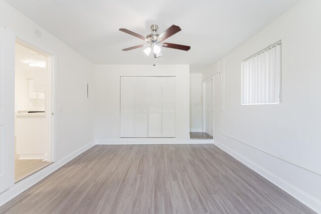 Building Photo - 302 NE 36th St