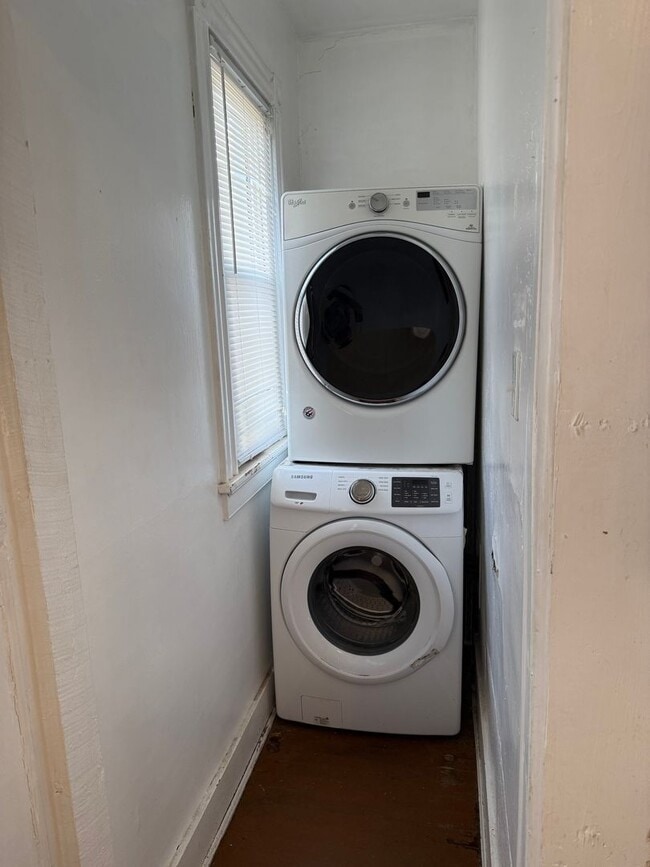 Building Photo - 2 bedroom house in Church Hill! Central air, yard, all electric and laundry!