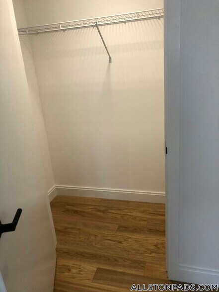 Building Photo - 83 Gardner St