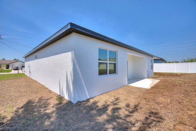 Building Photo - Deposit-Free! Modern, energy efficient hom...