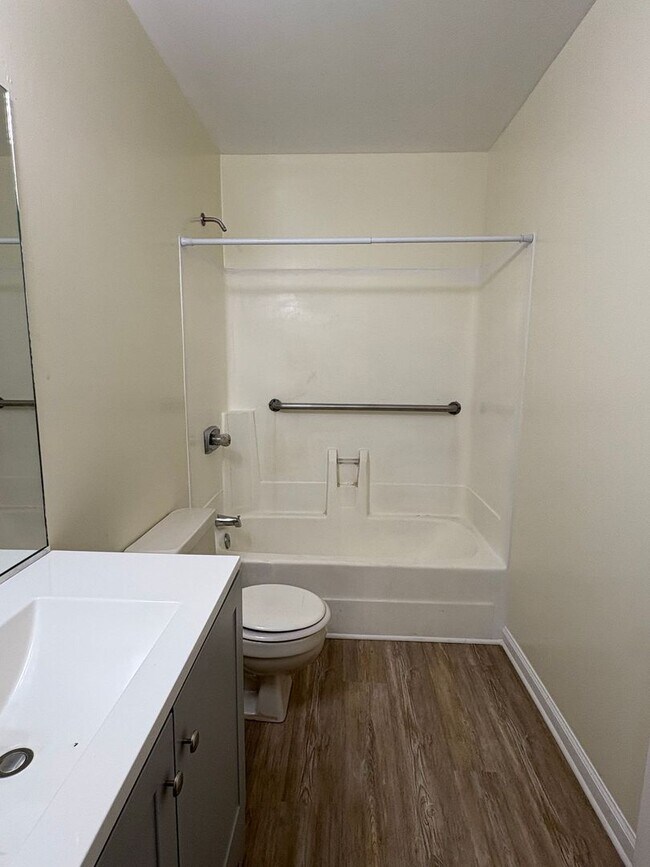 Building Photo - 2518 Cedarwood Dr