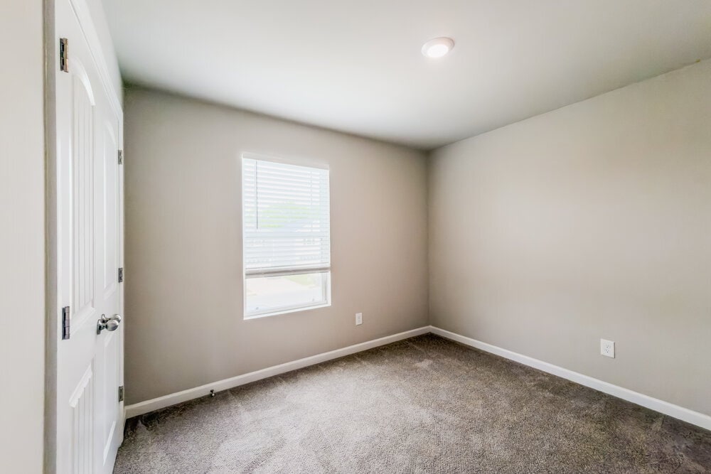 Building Photo - 2240 Lismore Dr