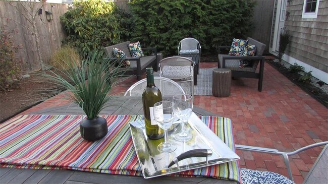 Building Photo - 16 Carroll Ave