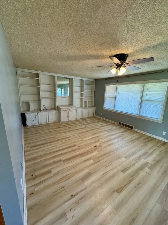 Building Photo - 209 SW 7th St