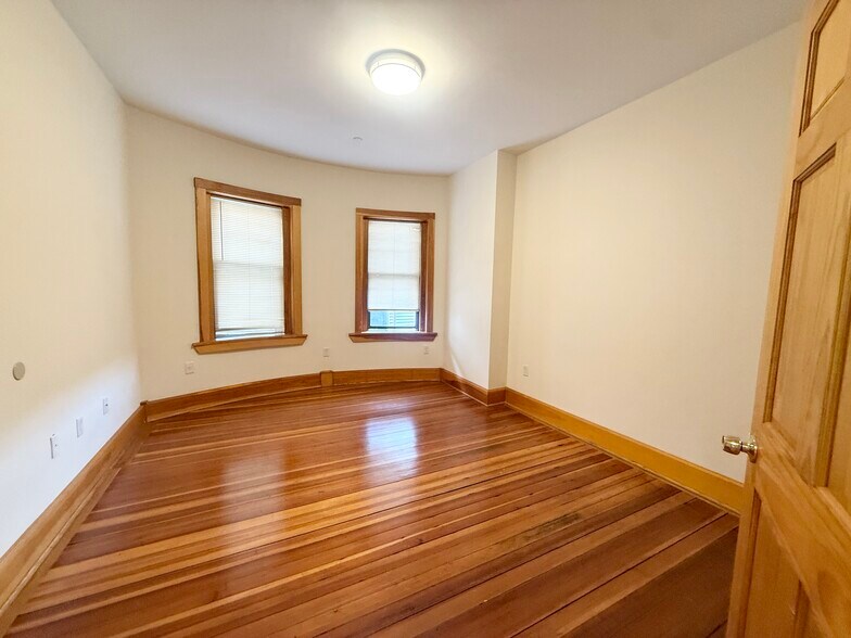 Building Photo - 149 Hillside St