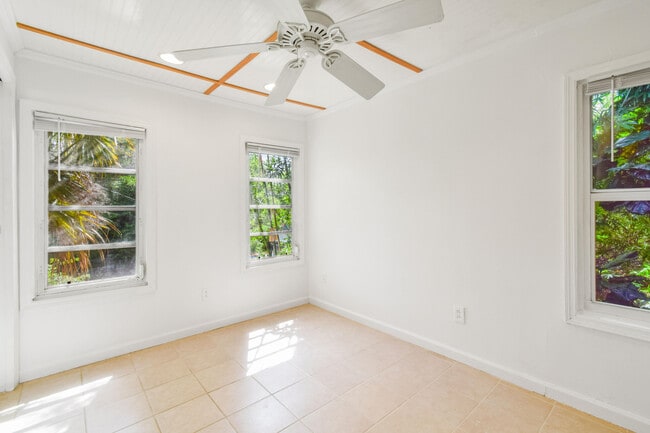 Building Photo - 310 Columbia Dr