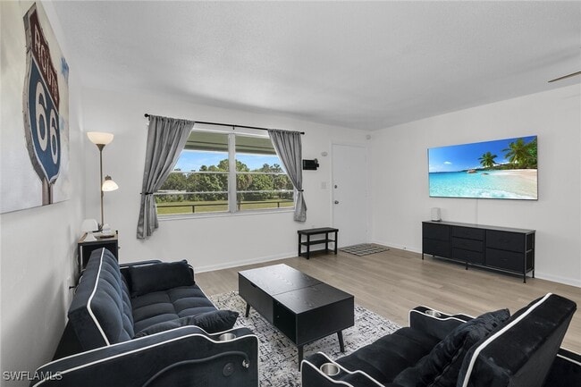 Building Photo - 3225 E Riverside Dr