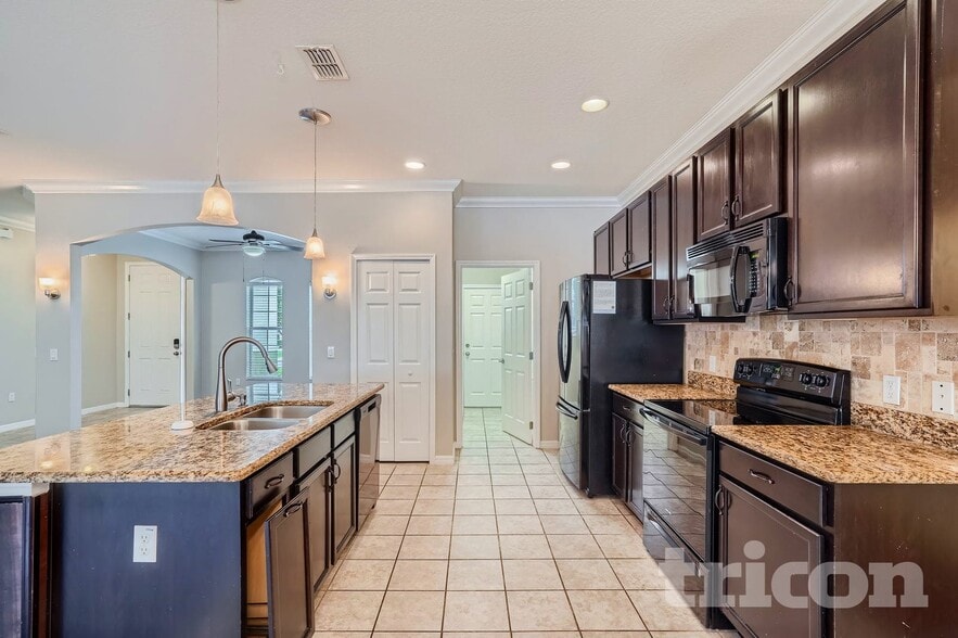 Building Photo - 33931 Emerald Pond Loop