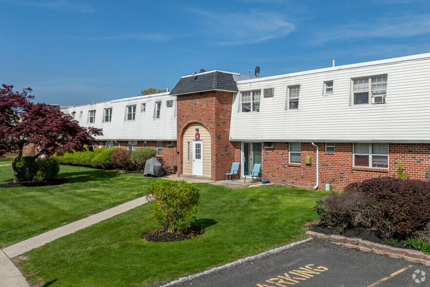Building Photo - Salem Crossing Apartments
