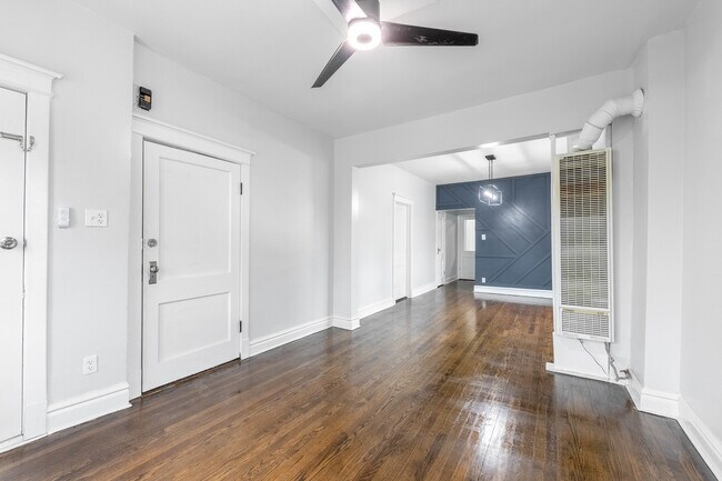 Building Photo - 3000 S Homan Ave