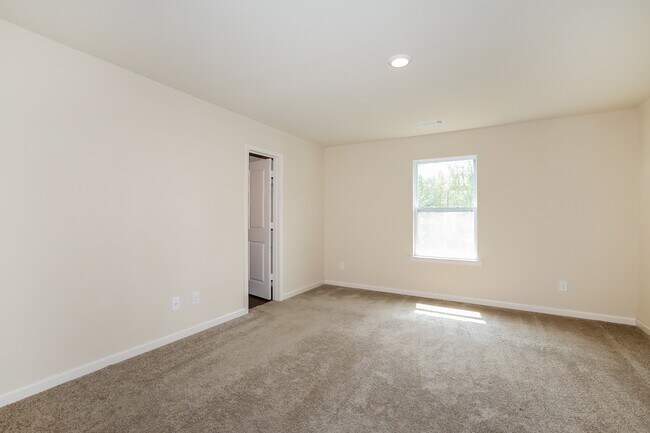 Building Photo - 956 Creekview Rd
