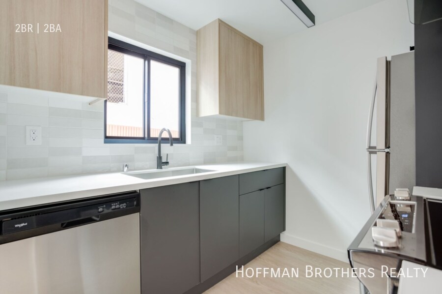 Building Photo - 950 Larrabee St