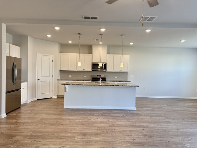 Building Photo - 2090 Ecoland Dr
