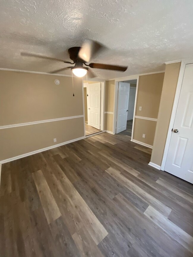 Building Photo - 4 Bed 1 Bath House