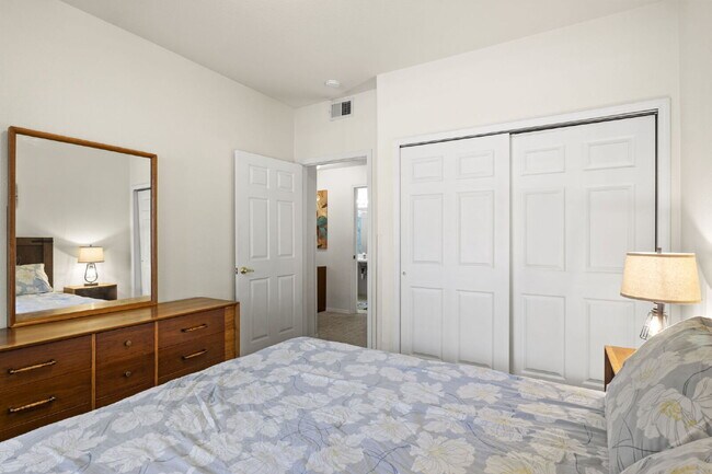 Building Photo - First-Floor Condo in Stratmoor Hills