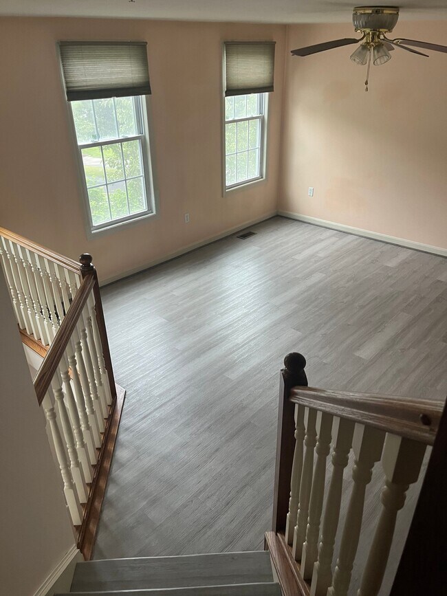 Building Photo - 225 Persimmon Lane