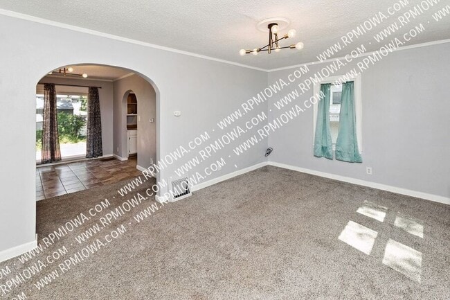 Building Photo - 713 Maxwelton Dr