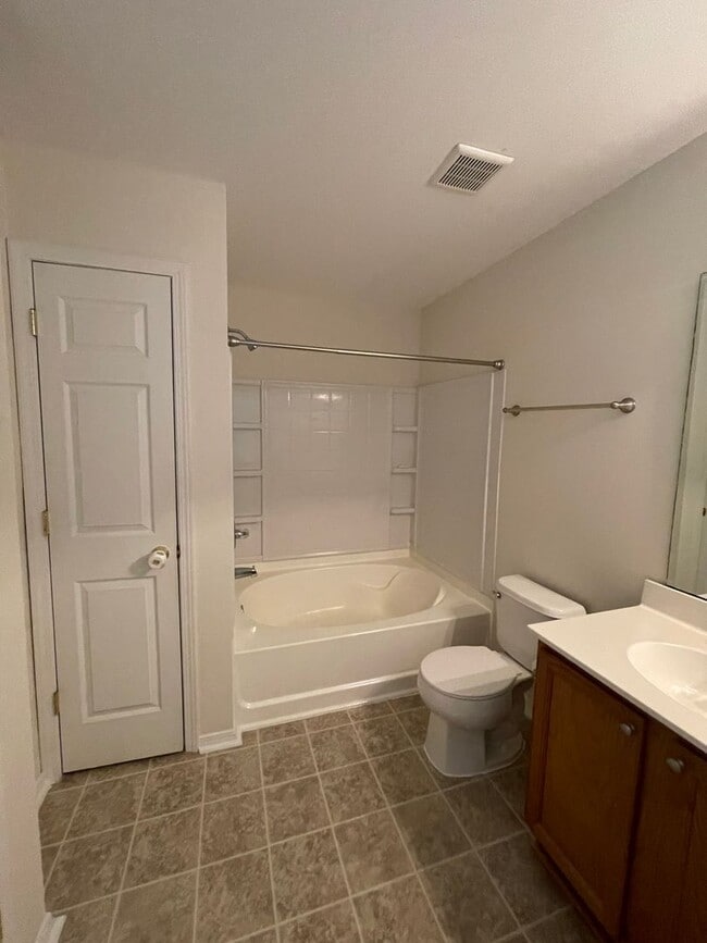 Building Photo - 4 BEDROOM IN GODLEY PARK- POOLER