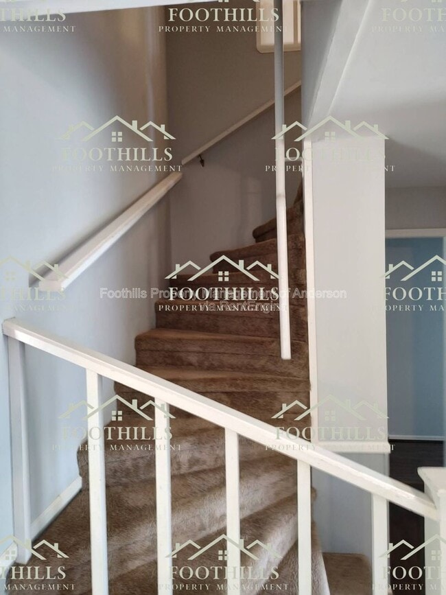 Building Photo - 213 Lake Forest Cir