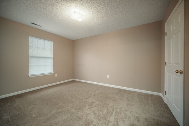 Building Photo - Private Villa Neighborhood****** Rent $1,075/month*********Affordable Living