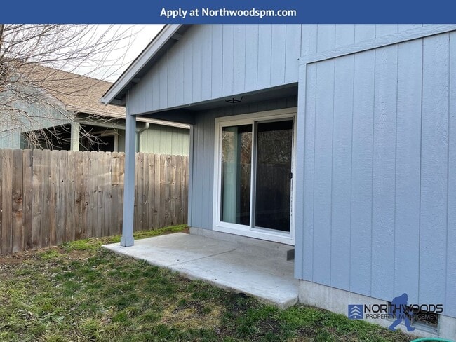 Building Photo - Beautiful 3 Bedroom 2 Bath Home Located in a Nice Medford Neighborhood