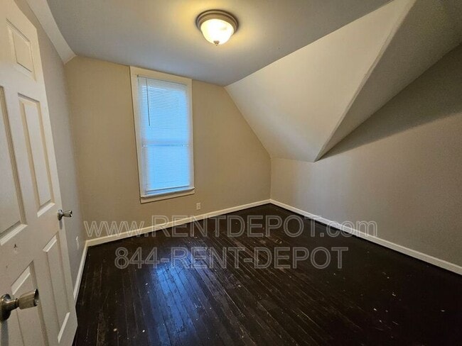 Building Photo - 308 E Iowa St